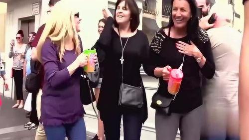 街头恶搞吃瓜视频,揭秘网络恶搞背后的笑与泪