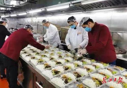 方舱医院吃瓜,见证战“疫”一线的温馨瞬间